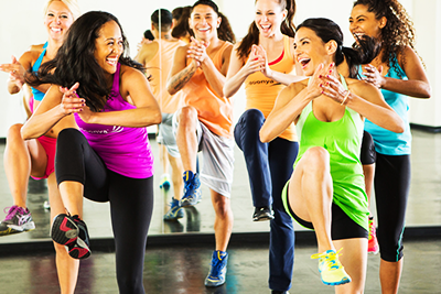 csoportos fitness instruktorképzés-vidám hangulatú aerobik óra